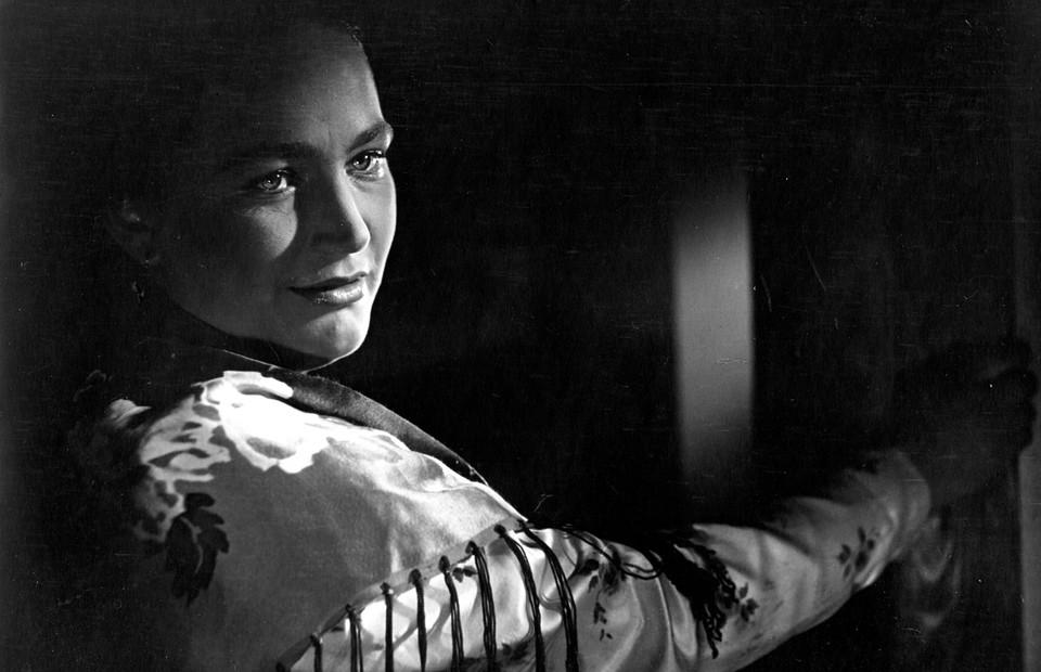 Как сегодня живет 90-летняя звезда советского кино Людмила Хитяева