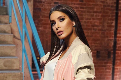 Кети Топурию засняли с округлившимся животом на отдыхе в Дубае