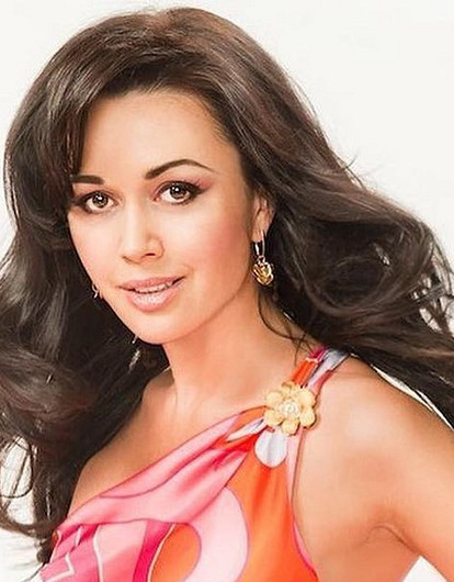 Анастасия Макеева заявила, что младшую дочь Анастасии Заворотнюк родила суррогатная мать