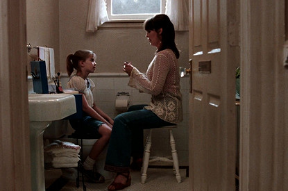 Тревога, интерес или аутоагрессия: как понять, с чем связаны прикосновения ребенка к своему телу