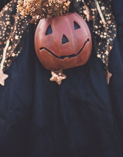 В пижаме, платье или нижнем белье: 3 простых сценария для празднования Хэллоуина дома