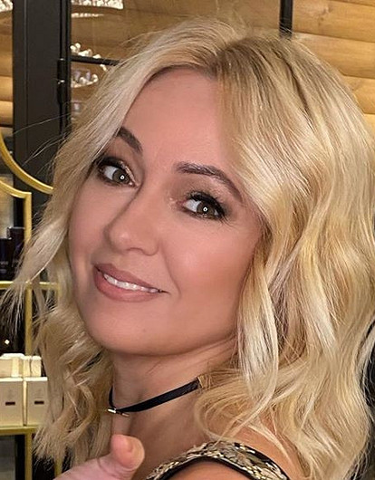 Яна Рудковская прогулялась с новорожденным сыном в коляске от Dior за полмиллиона рублей