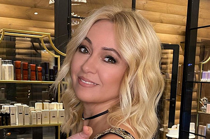 Яна Рудковская прогулялась с новорожденным сыном в коляске от Dior за полмиллиона рублей