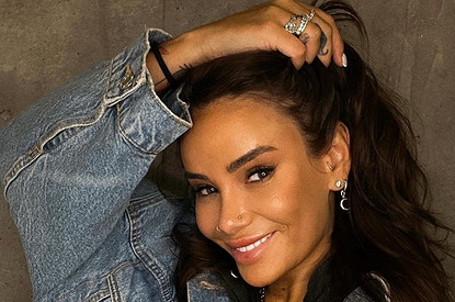 «Вышла из больницы в слезах»: у Айзы Анохиной нашли опухоль в желудке