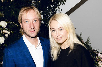 СМИ: раскрыта сумма, которую Рудковская и Плющенко заплатили суррогатной матери