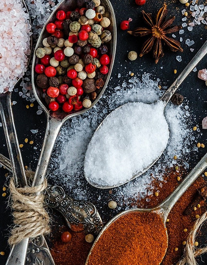 15 полезных заменителей соли (и на вкус намного интереснее)