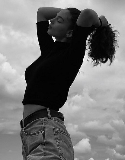 Дочь Моники Беллуччи дебютировала на обложке глянца