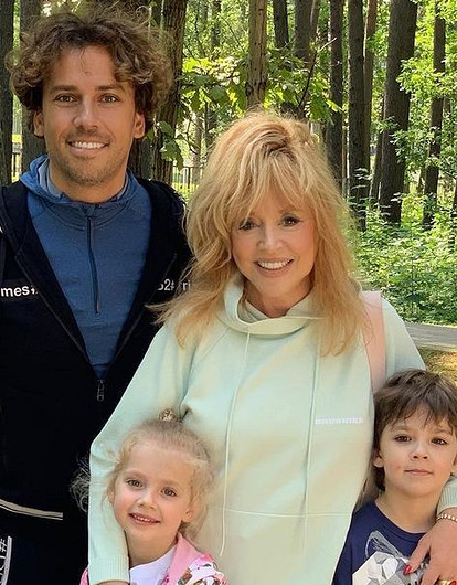 «Обалдеть!»: дочь Аллы Пугачевой поразила восточным танцем (видео)