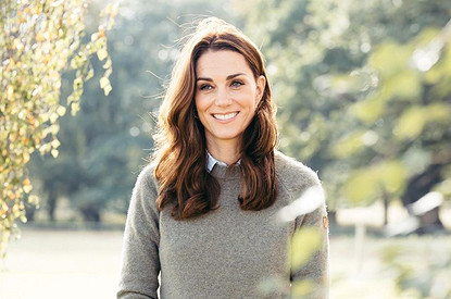 Романтичный образ: Кейт Миддлтон показала, как носить самый модный воротник этого года