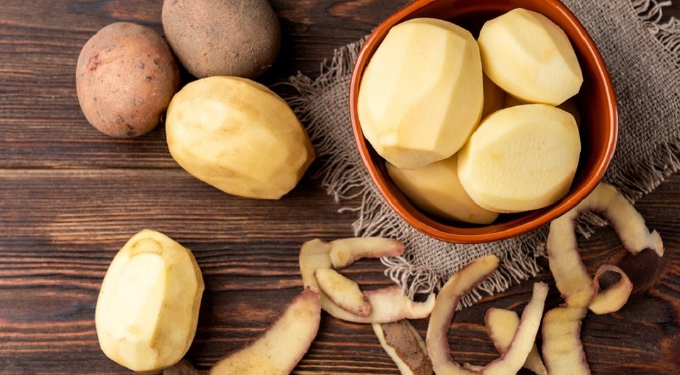 Как быстро почистить картошку: 11 лайфхаков (даже если нет инструментов)