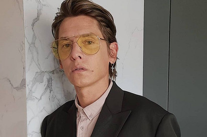 Яркие цвета, джинсы и правильное уродство: 7 советов по стилю от Влада Лисовца