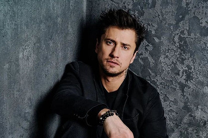 Павел Прилучный впервые показал лицо после операции