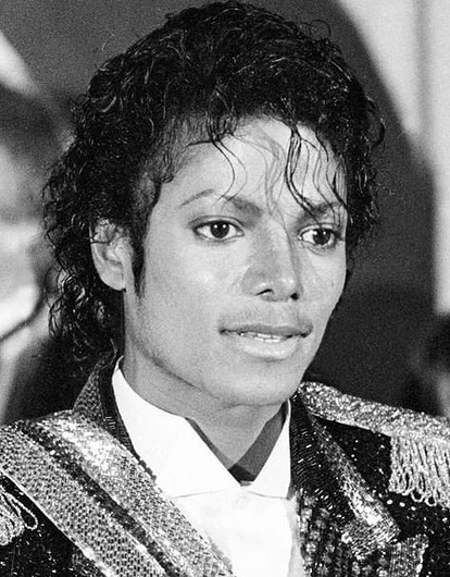 Семья Майкла Джексона отсудила 100 миллионов долларов за оскорбление певца