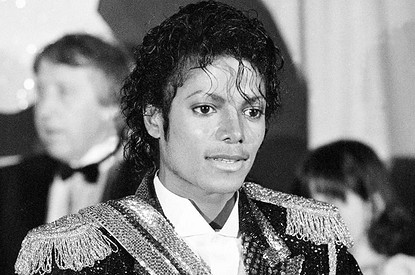 Семья Майкла Джексона отсудила 100 миллионов долларов за оскорбление певца