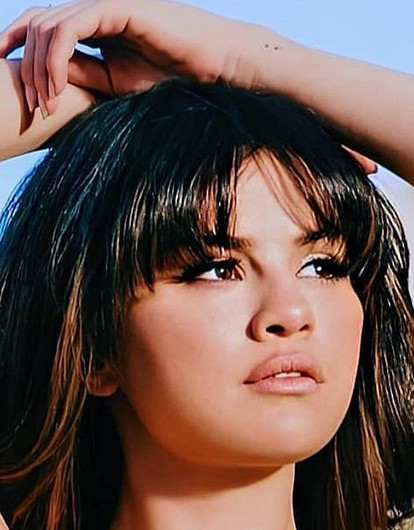 СМИ: Селена Гомес встречается с известным баскетболистом