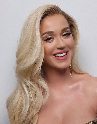 Кэти Перри объяснила, почему в юности притворялась Зои Дешанель