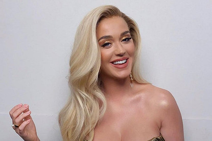 Кэти Перри объяснила, почему в юности притворялась Зои Дешанель