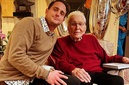 Наследник Кирка Дугласа родился через 9 месяцев после смерти 103-летнего актера