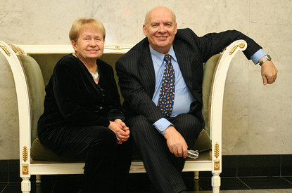 Николай Добронравов и Александра Пахмутова заболели COVID-19 в элитной клинике