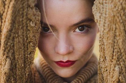 Ход королевы: как Аня Тейлор-Джой подружилась с собственной внешностью