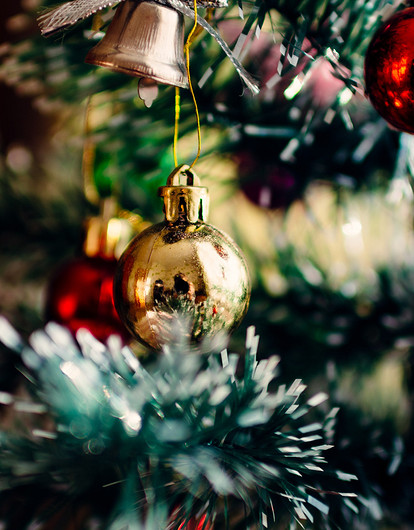 Улыбаемся и пляшем: 7 новых клипов с праздничной атмосферой