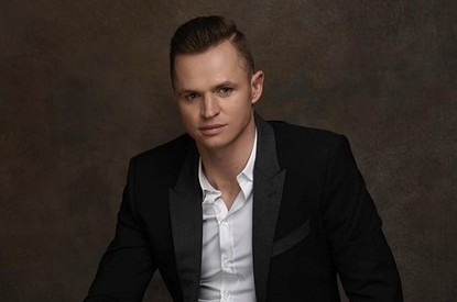 Ксения Собчак пожалела Тарасова, который повторил движения из клипа Бузовой (видео)