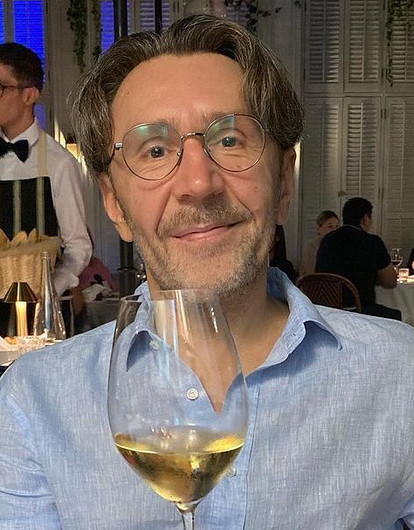 «Ты болван»: Сергей Шнуров обвинил Басту в «закрытии» Санкт-Петербурга на праздники