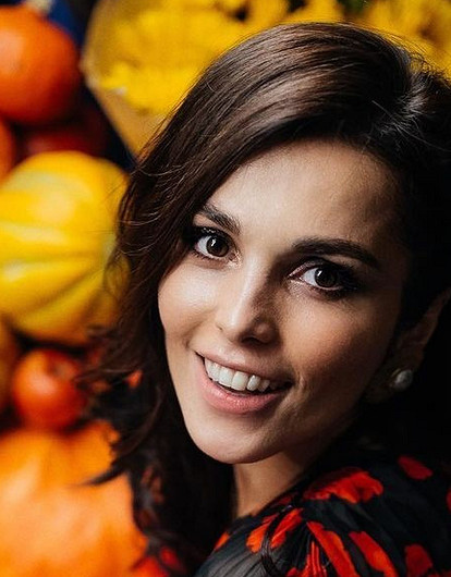 Сати Казанова рассказала о романе с женатым олигархом, конфликте в «Фабрике» и уколах красоты