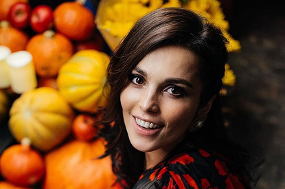 Сати Казанова рассказала о романе с женатым олигархом, конфликте в «Фабрике» и уколах красоты