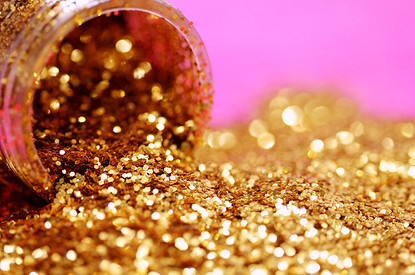 Чем сделать новогодний макияж: 6 незаменимых бьюти-продуктов