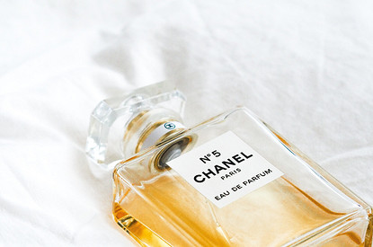 6 популярных женских парфюмов, которые мужчины выносят с трудом