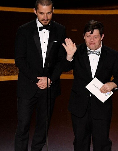 Актер Шайя Лабаф посмеялся над коллегой с синдромом Дауна во время «Оскара» (а вот и скандал)