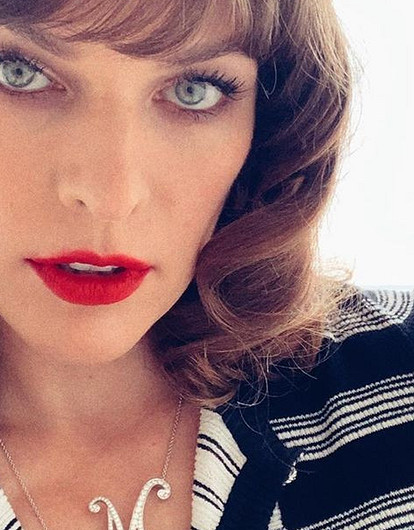 Милла Йовович рассказала о болезни, которую диагностировали у ее новорожденной дочери