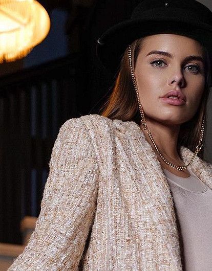 «Роковая брюнетка»: преобразившуюся Дарью Клюкину сравнили с Анджелиной Джоли