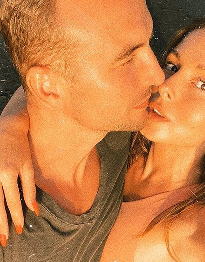 «Много ли нужно для счастья?»: Игорь Сивов поделился романтичным фото с Нюшей