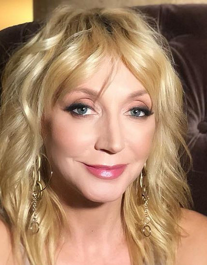 Кристина Орбакайте показала растяжку после перелома ноги (видео)