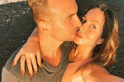 «Много ли нужно для счастья?»: Игорь Сивов поделился романтичным фото с Нюшей