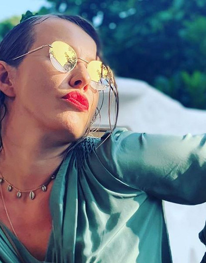 «Отчаянные и отчаявшиеся»: Ксения Собчак и Наталья Ионова опубликовали совместное фото топлесс