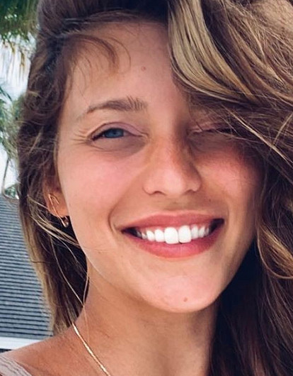 «До ушей нельзя было?»: Регину Тодоренко раскритиковали за высоко натянутые трусы