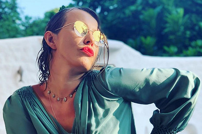 «Отчаянные и отчаявшиеся»: Ксения Собчак и Наталья Ионова опубликовали совместное фото топлесс