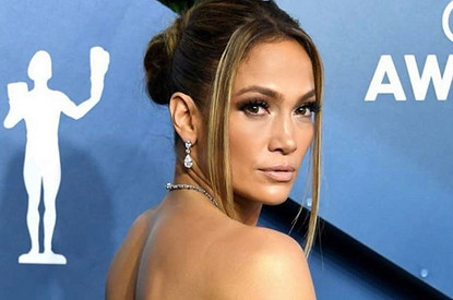 Дженнифер Лопес переборщила с фотошопом (фанаты это заметили)