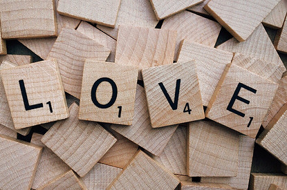 Пожалеть и не вмешиваться: как помочь ребенку пережить безответную любовь (7 полезных советов)