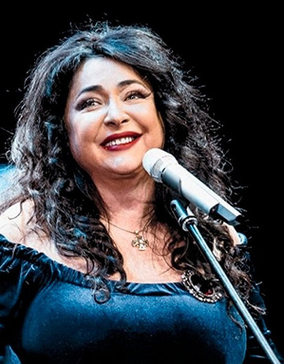 Похудевшая Лолита похвасталась кольцом с бриллиантом от любимого мужчины (видео)