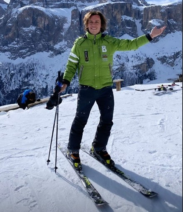«Первые шаги»: Максим Галкин поставил близнецов на лыжи (видео)