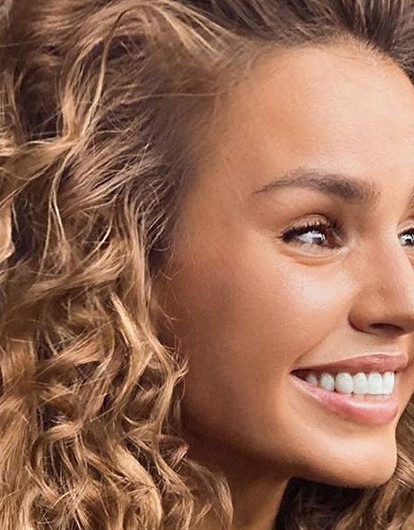 «Оголила для вас»: певица Zivert объяснила, почему стала лысой (видео)