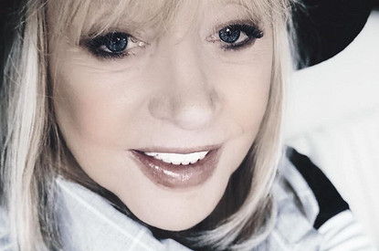 «Хорошие друзья — пластические хирурги»: Алла Пугачева ответила на вопросы о подтяжке лица