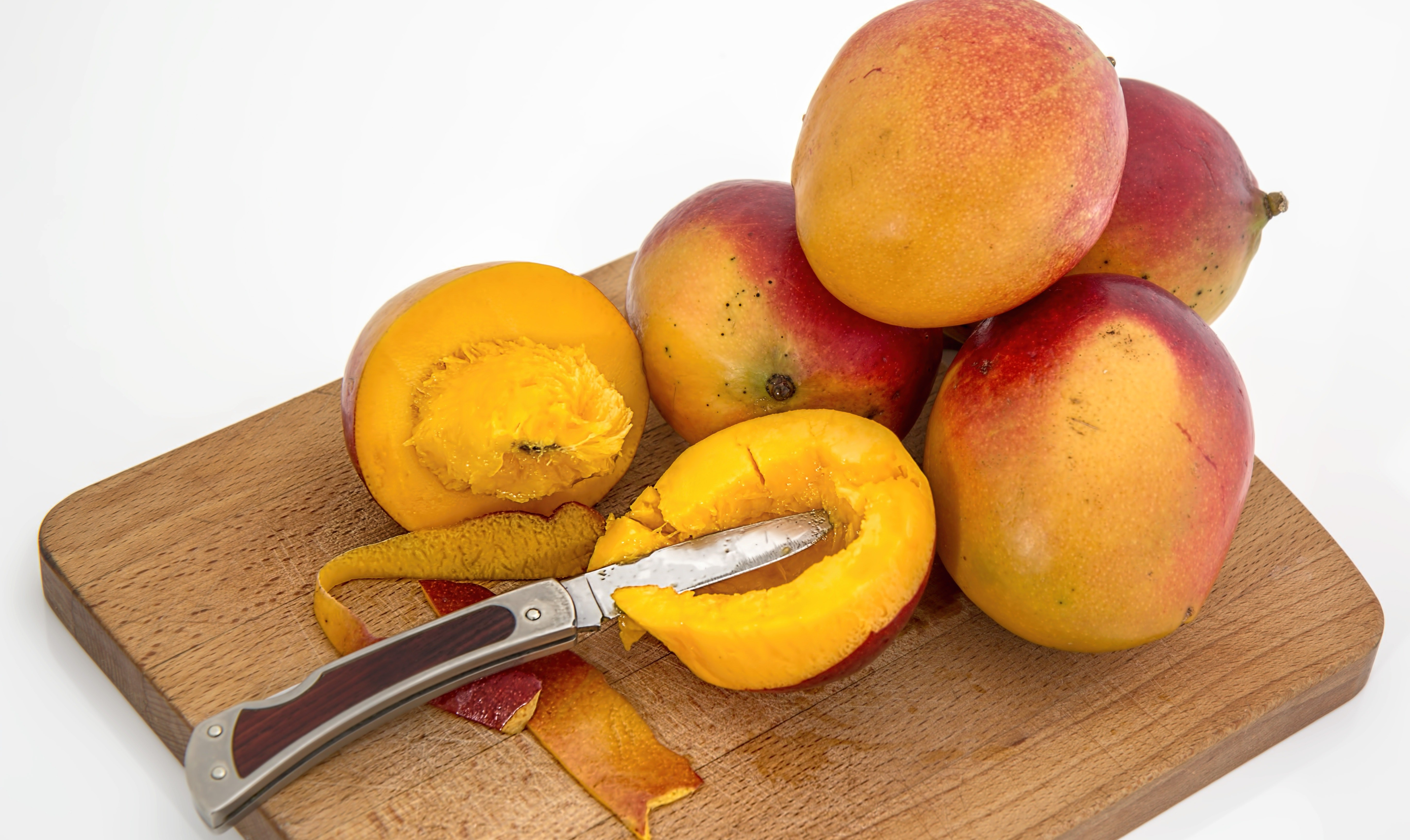 Как правильно резать и чистить манго с косточкой: 5 простых способов, а также секреты очистки в домашних условиях