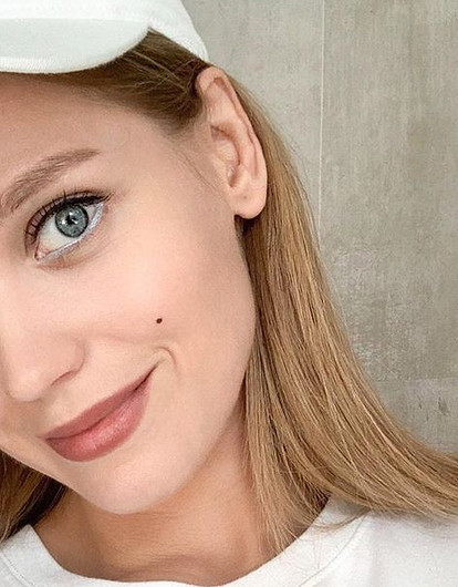 Похудевшая Кристина Асмус вызвала беспокойство у пользователей Сети (ноги-спички)