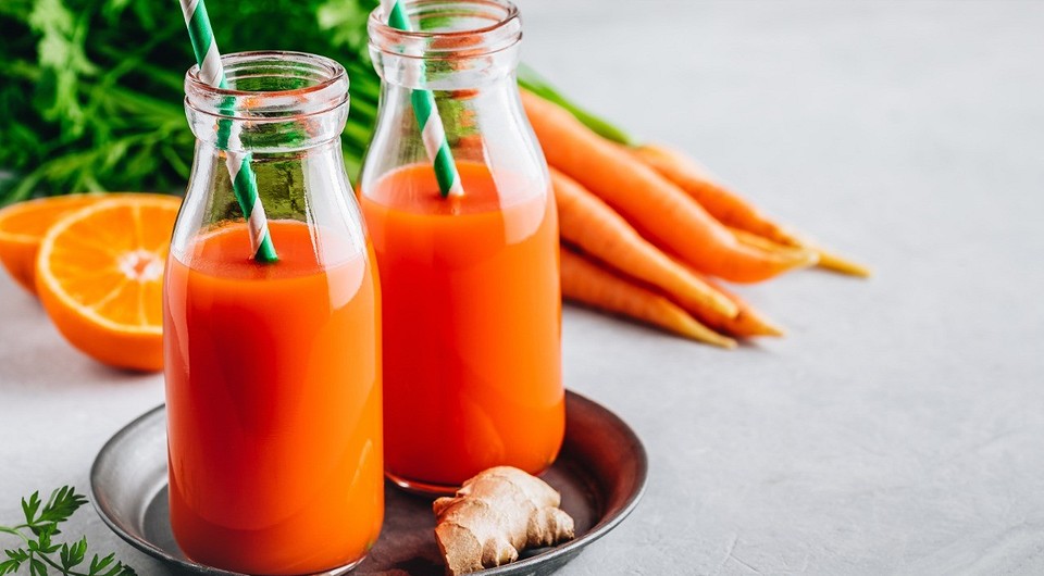 Низкий холестерин, хорошее зрение и еще 7 полезных свойств морковного сока