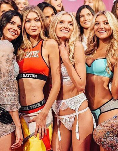 Модели Victoriaʼs Secret рассказали о домогательствах президента компании (он приставал к Белле Хадид)